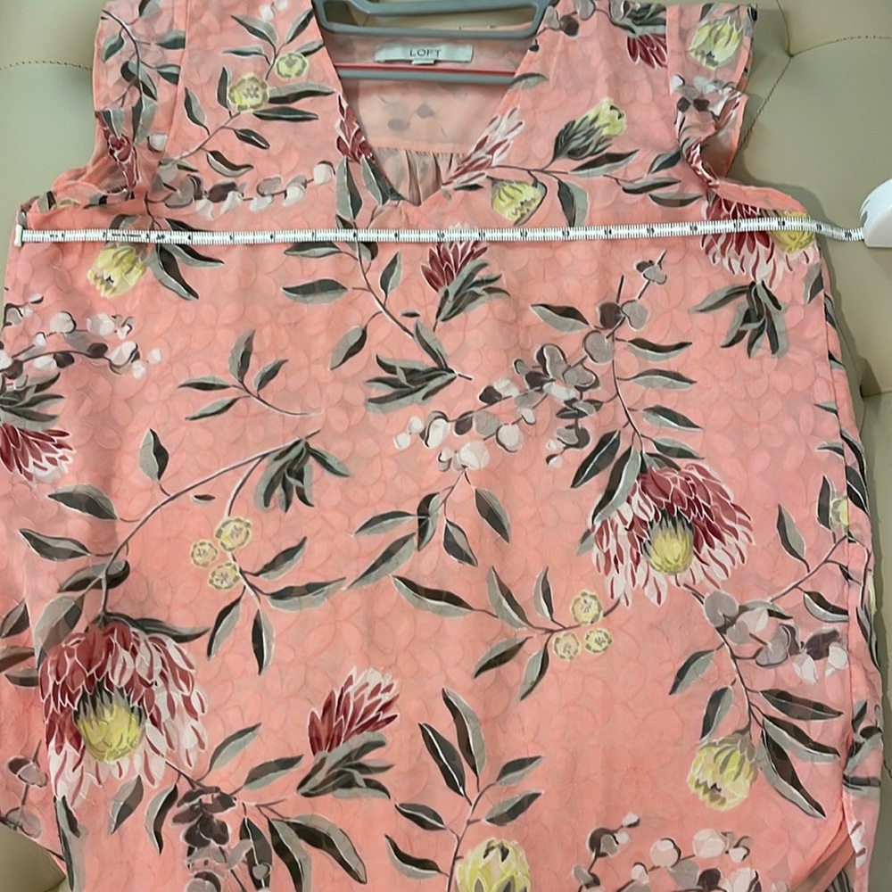 NWOT Loft Pink Floral Flutter Cap Sleeve Shell top blouse sz. Small - Picture 8 of 12